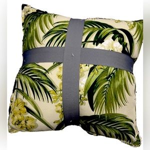 Tommy Bahama Set of 2 Tropical Print Indoor Outdoor Decorative Pillows 18X18”NWT